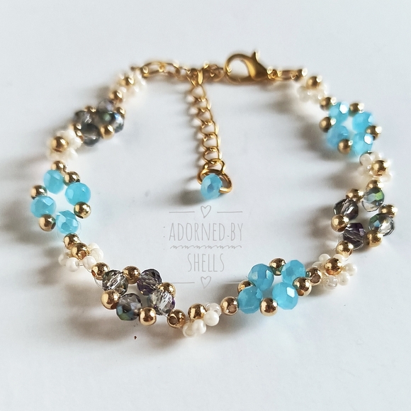 Daisy Dew Drop Blue Beaded Bracelet - Delicate Floral Elegance - Picture 8 of 11